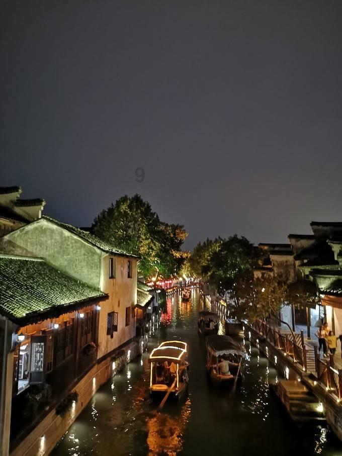卡通红色汽车拼图