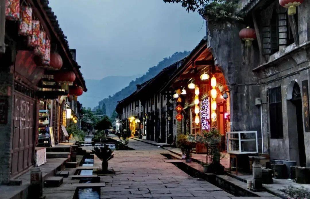 明朝可以媲美秦皇汉武“千古一帝”,出生时遭嫌弃,差点被扔掉