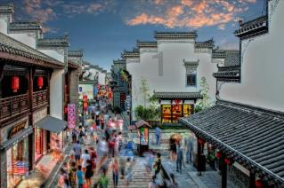 【回家的路——聚焦2024年春运】运能有保障 服务更贴心——春运首日乌鲁木齐站见闻